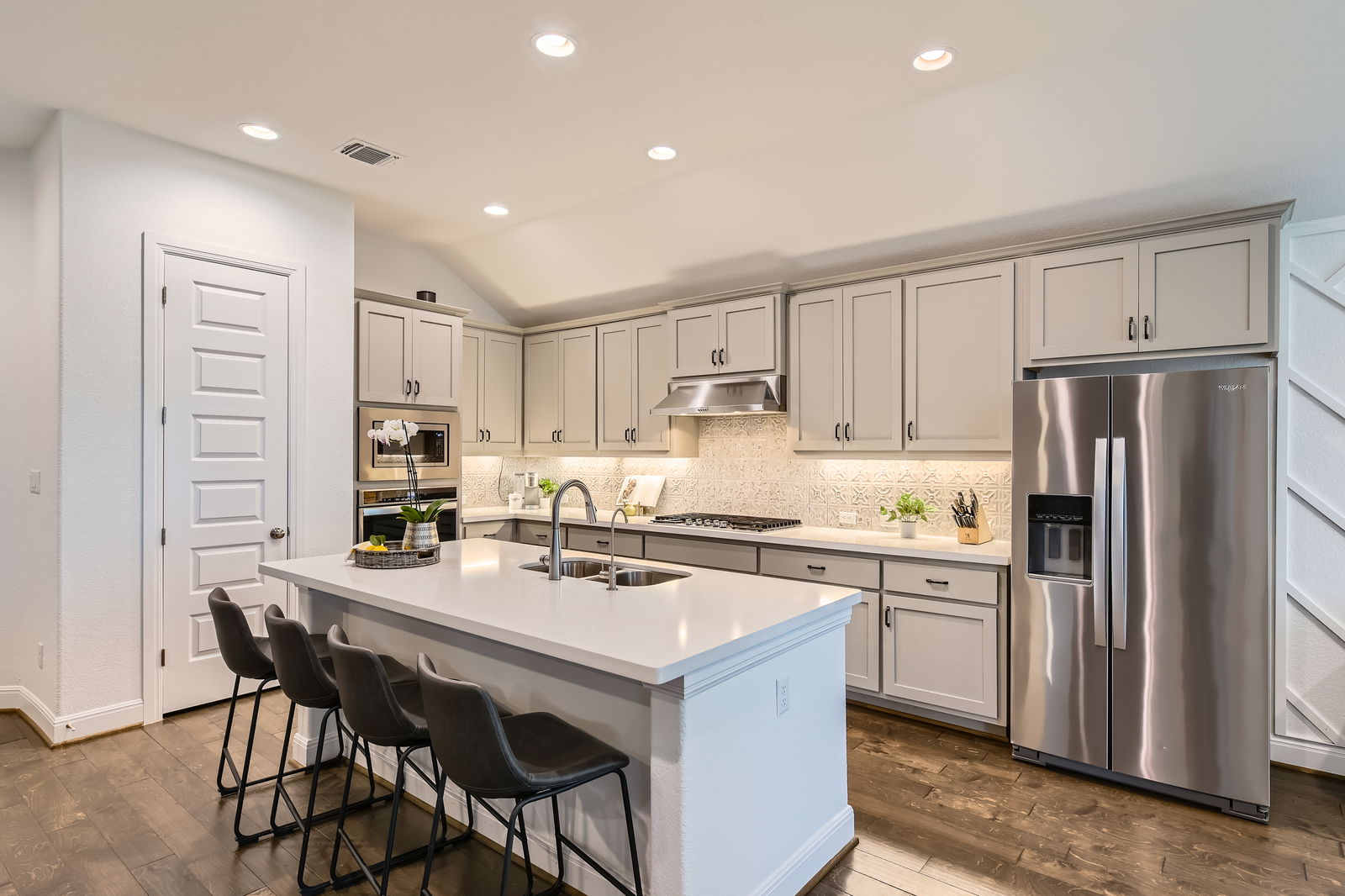 1332 Modoc Way Kyle, TX 78640 - Photo 10 of 28 a kitchen that has a table and chairs in it