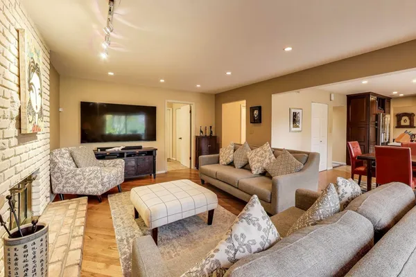$949,999 | 11515 Burr Oak Lane, Burr Ridge, IL 60527