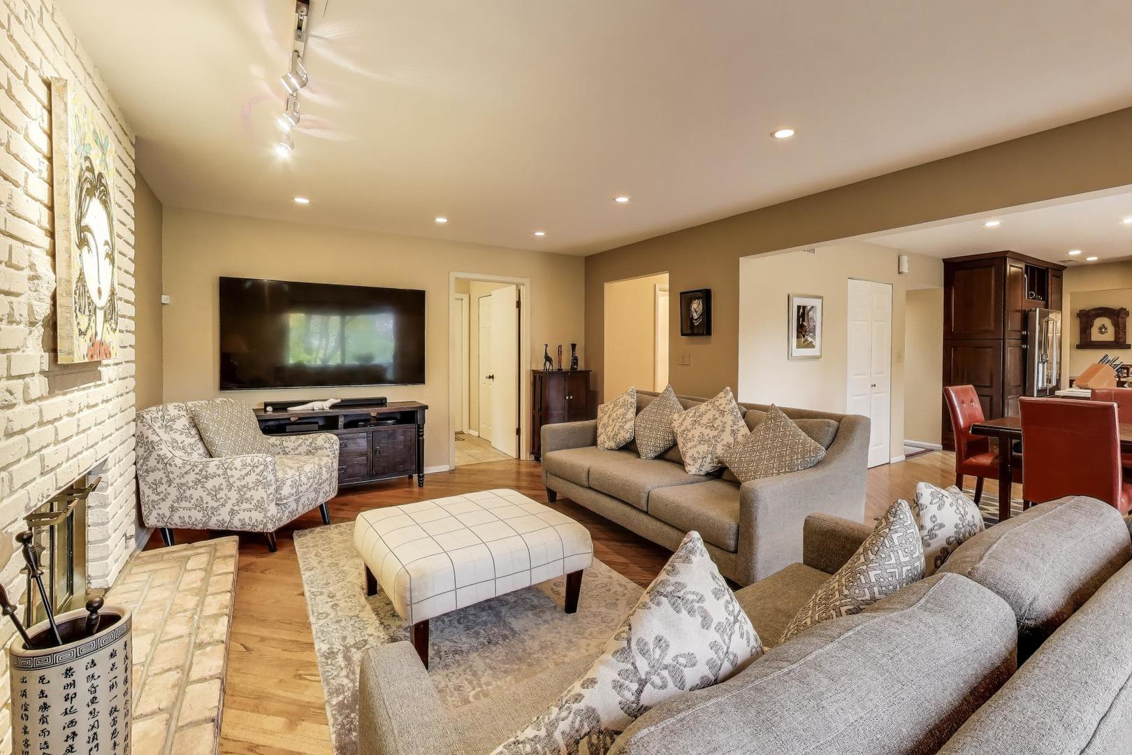 11515 Burr Oak Lane Burr Ridge, IL 60527 - Photo 18 of 73 a living room with furniture and a flat screen tv