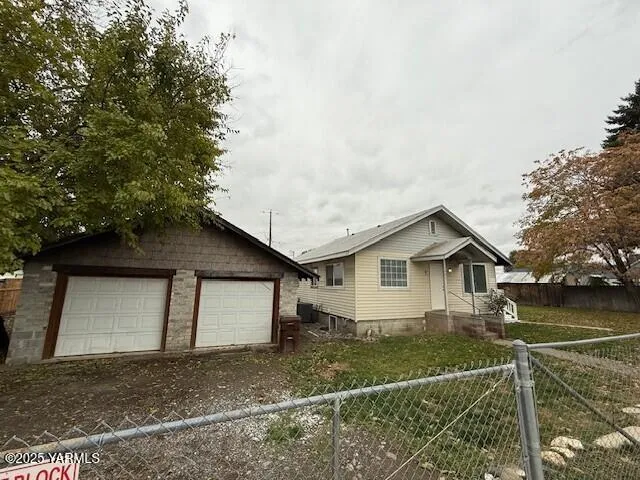 $294,000 | 1402 Swan Avenue, Yakima, WA 98902