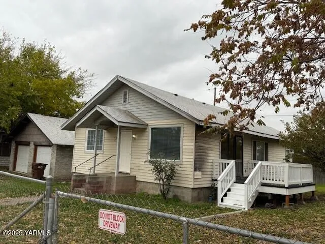 $294,000 | 1402 Swan Avenue, Yakima, WA 98902