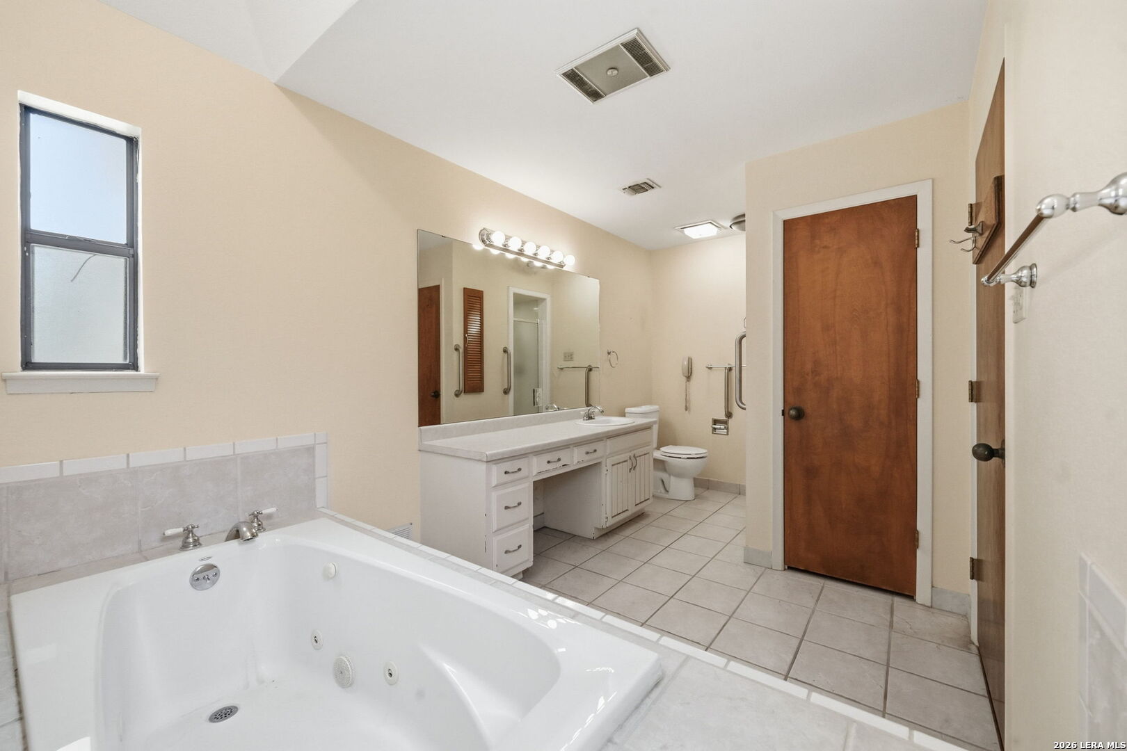 6310 Spindrift Windcrest, TX 78239 - Photo 13 of 26