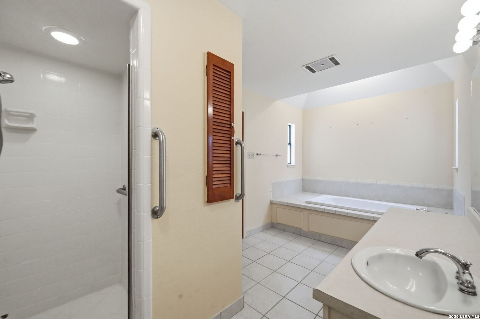 6310 Spindrift Windcrest, TX 78239 - Photo 14 of 26