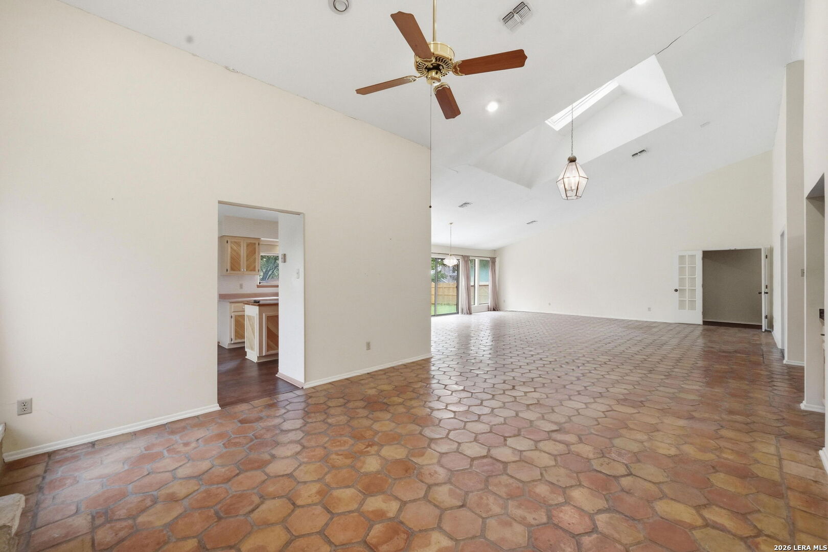 6310 Spindrift Windcrest, TX 78239 - Photo 4 of 26