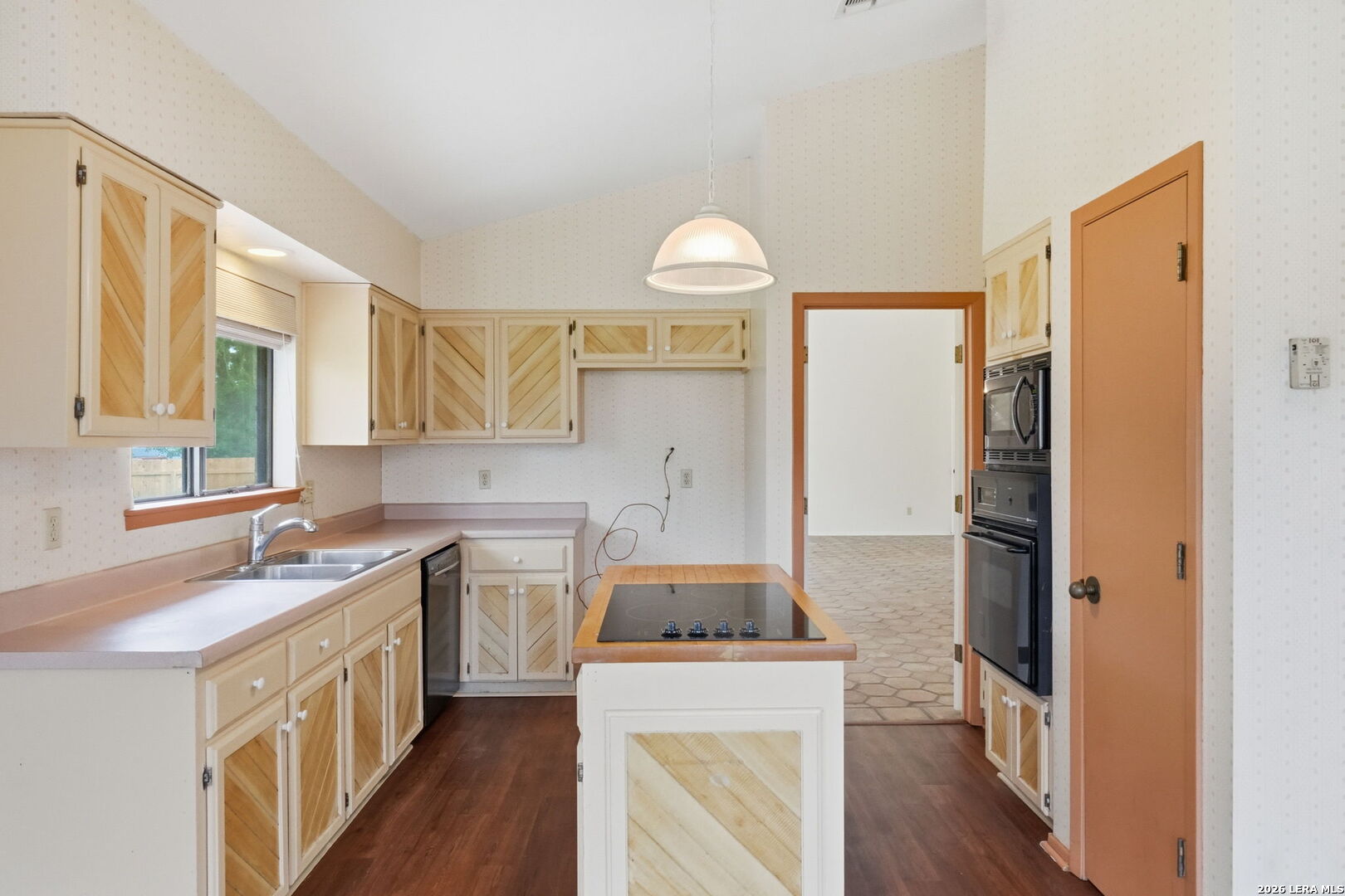 6310 Spindrift Windcrest, TX 78239 - Photo 6 of 26
