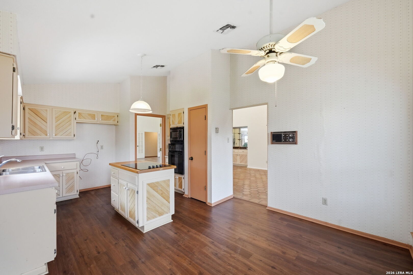6310 Spindrift Windcrest, TX 78239 - Photo 7 of 26