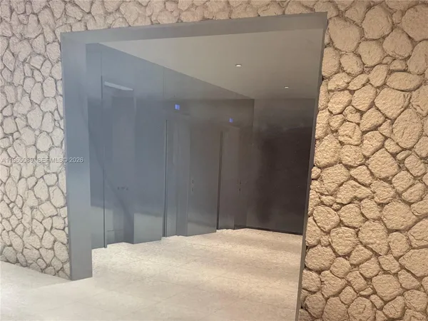 $3,500 | 5555 Collins Avenue, Unit 12Z, Miami Beach, FL 33140