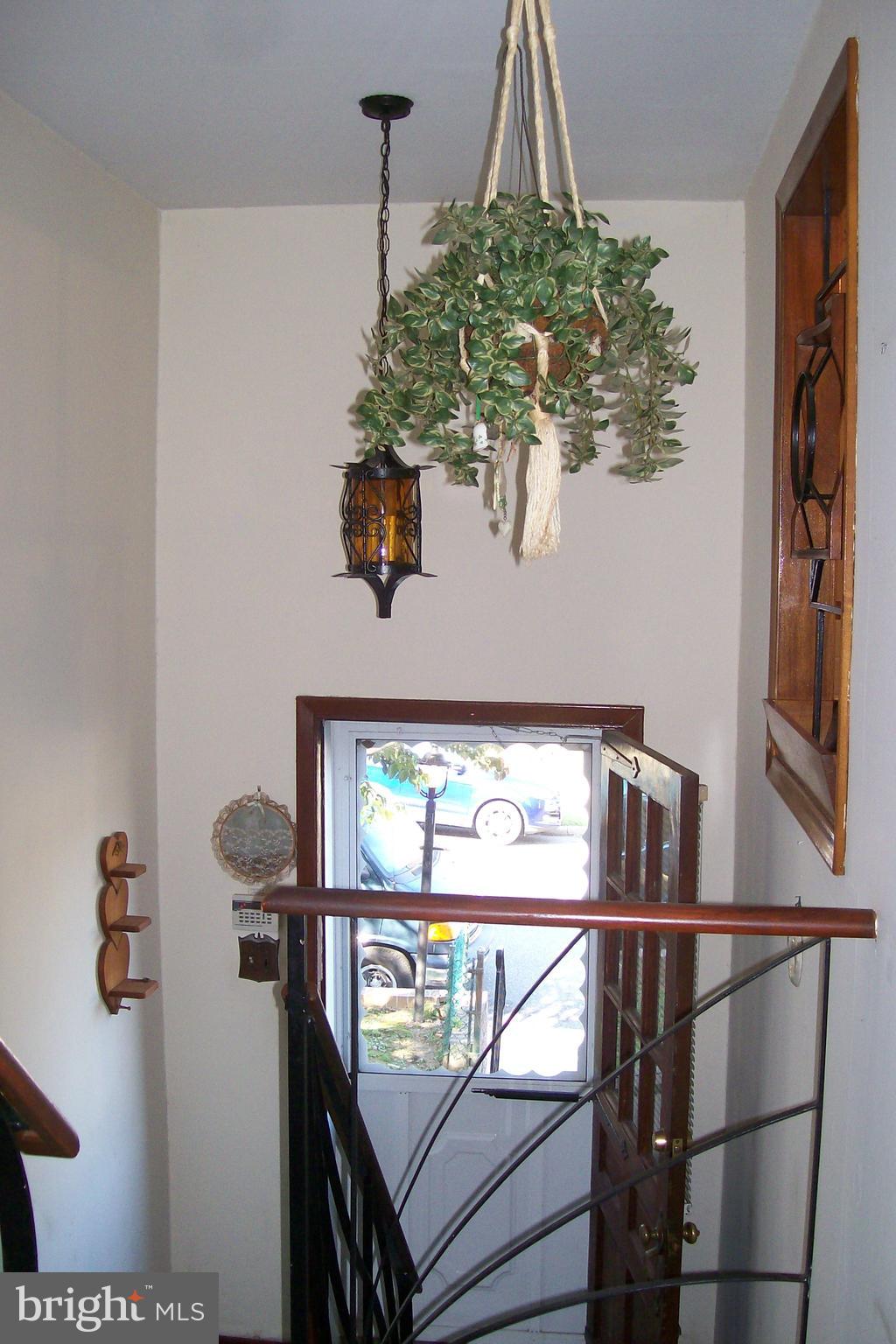 2814 Woodbridge Road Philadelphia, PA 19114 - Photo 17 of 37 Main Entrance