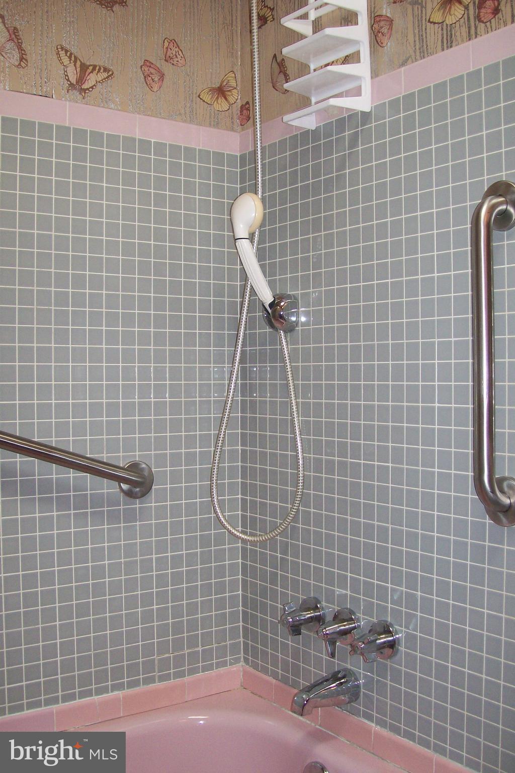 2814 Woodbridge Road Philadelphia, PA 19114 - Photo 23 of 37 C/T 3 piece Hall Bath