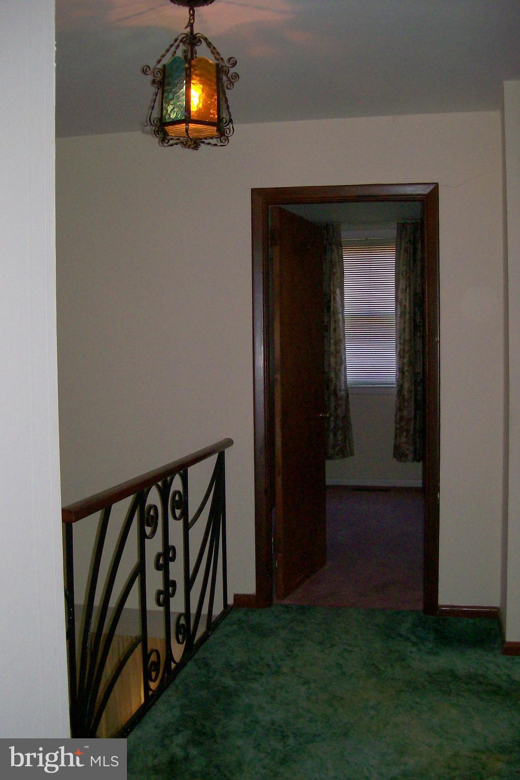 2814 Woodbridge Road Philadelphia, PA 19114 - Photo 30 of 37 Hallway