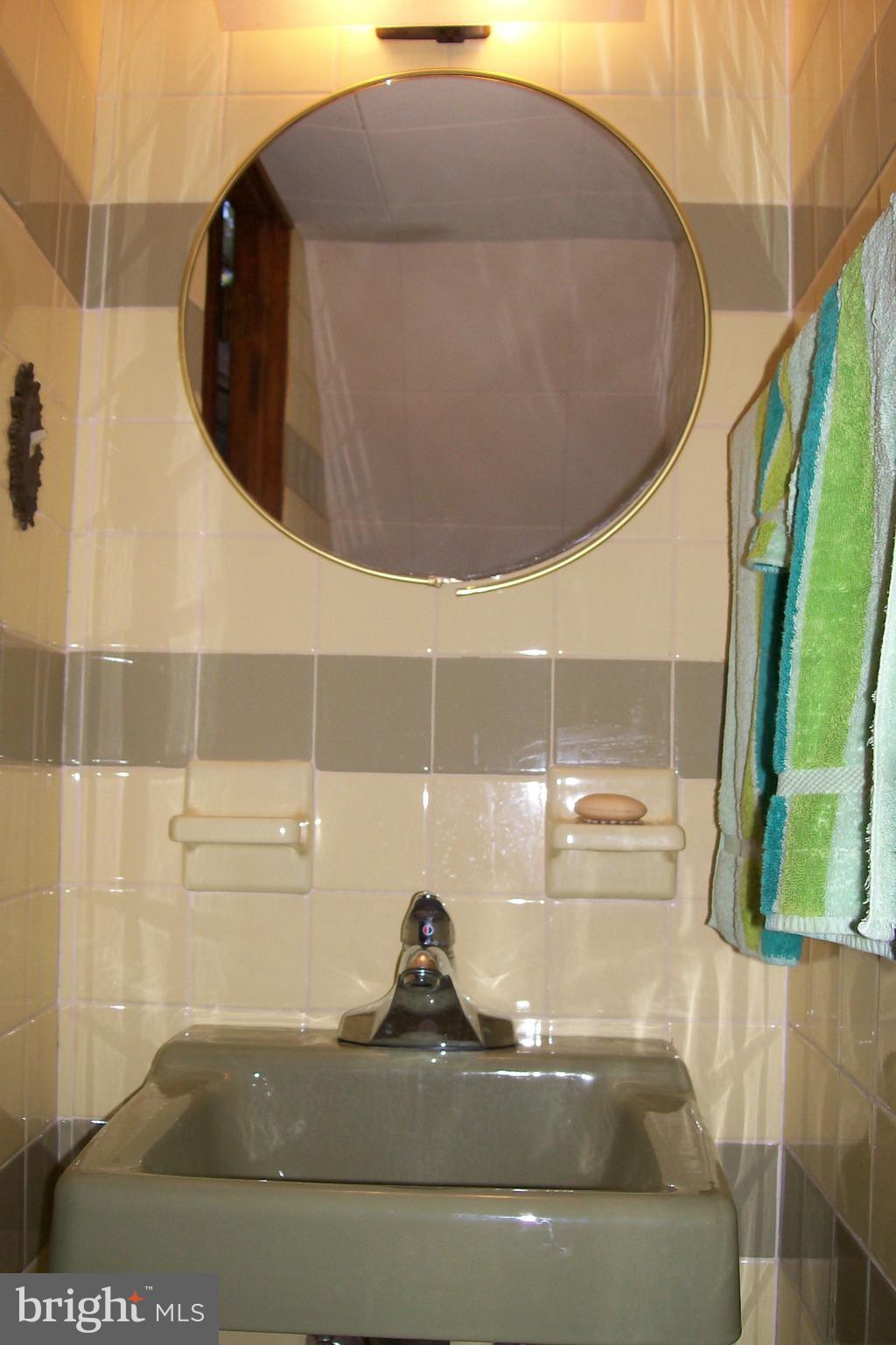 2814 Woodbridge Road Philadelphia, PA 19114 - Photo 32 of 37 Powder Room