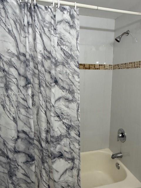 500 Bayview Drive, Unit 125 Sunny Isles Beach, FL 33160 - Photo 14 of 19 a bathroom with a bathtub
