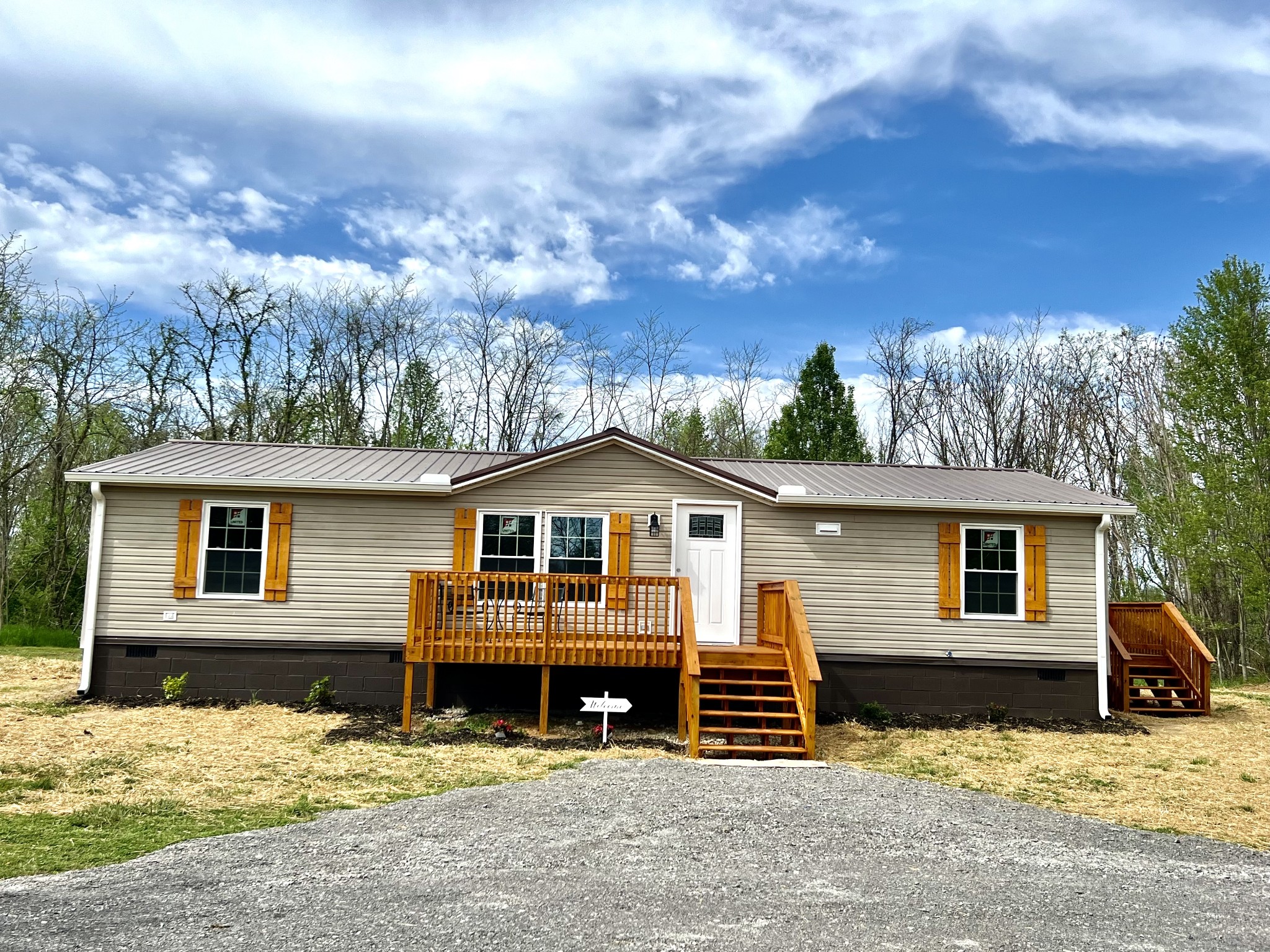 655 White Road Wartrace, TN 37183 - Photo 4 of 27 front view of a house with a yard