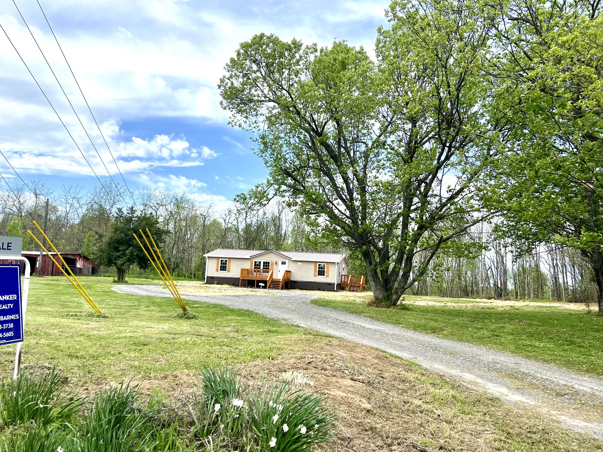 655 White Road Wartrace, TN 37183 - Photo 9 of 27 a view of a house with a yard