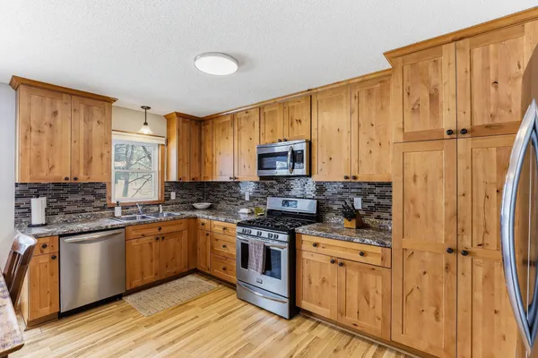 $400,000 | 6506 Annapolis Lane North, Maple Grove, MN 55311