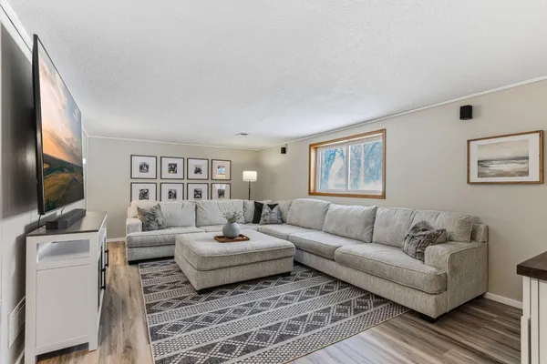 $400,000 | 6506 Annapolis Lane North, Maple Grove, MN 55311