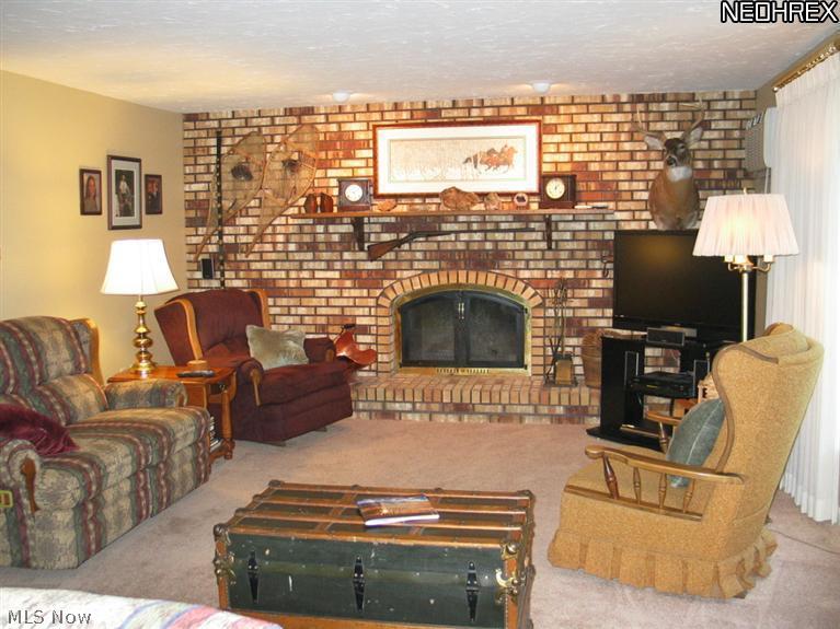 7750 Pyle South Amherst Road Amherst, OH 44001 - Photo 11 of 24 Family Room