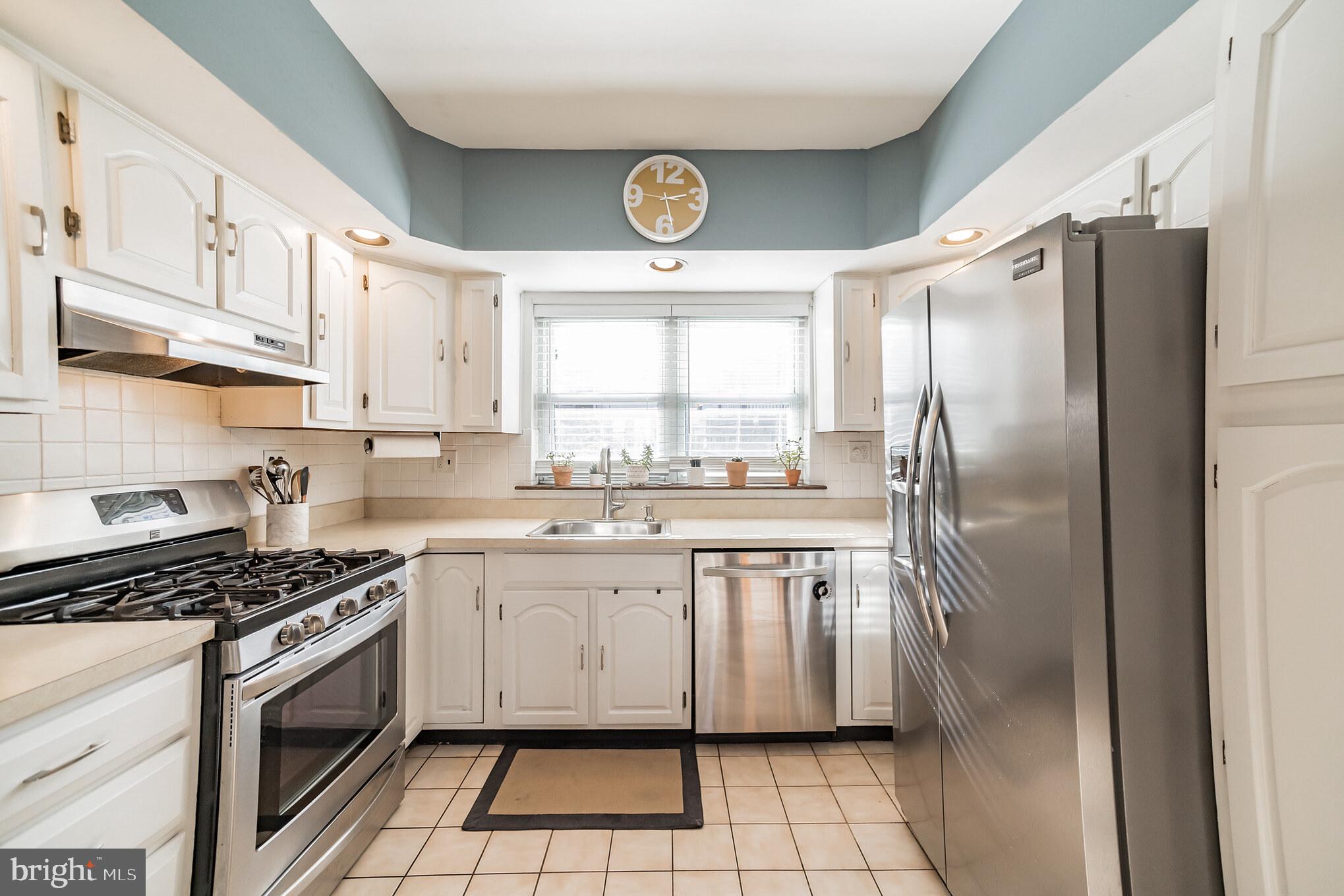 657 Gerhard Street Philadelphia, PA 19128 - Photo 12 of 36 Kitchen