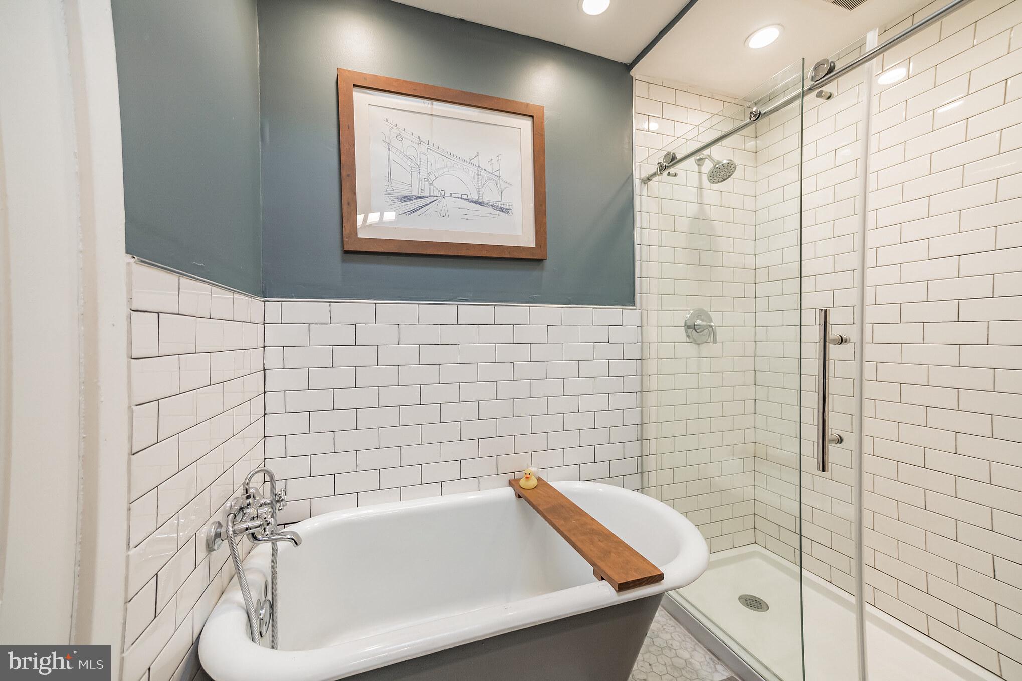 657 Gerhard Street Philadelphia, PA 19128 - Photo 18 of 36 Bathroom