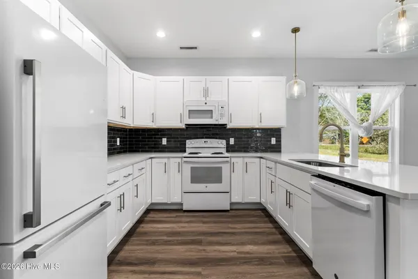 $300,000 | 1841 Penderlea Highway, Burgaw, NC 28425