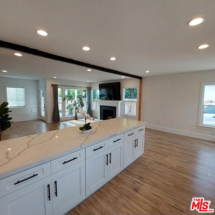 2560 Cotner Avenue Los Angeles, CA 90064 - Photo 18 of 20 a large bathroom with double vanity and a large mirror