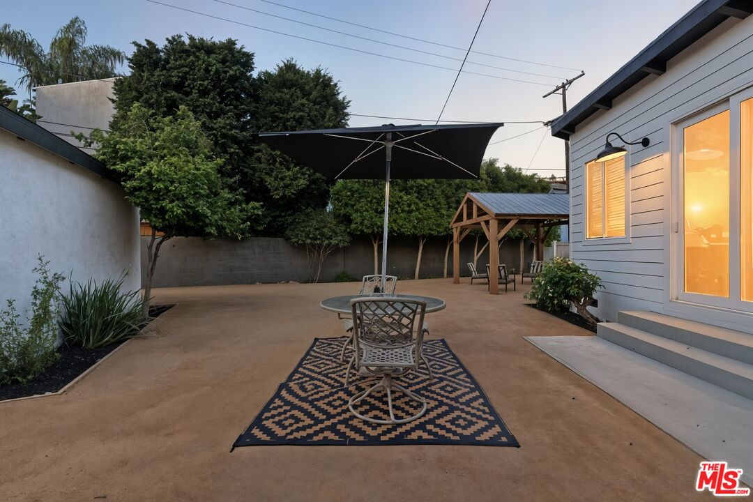 2560 Cotner Avenue Los Angeles, CA 90064 - Photo 6 of 20 a backyard of a house with table and chairs