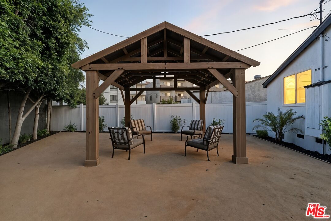 2560 Cotner Avenue Los Angeles, CA 90064 - Photo 8 of 20 a view of a chairs and table in the patio