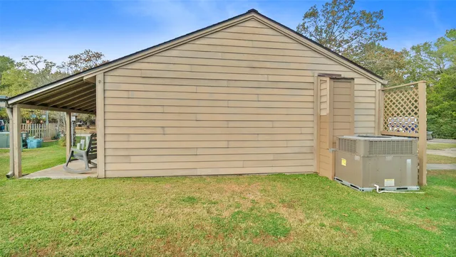 a view of a house with a backyard