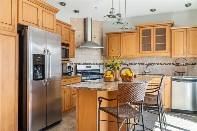 $4,000 | 11 Crescent Road, Unit 2, Middletown, RI 02842