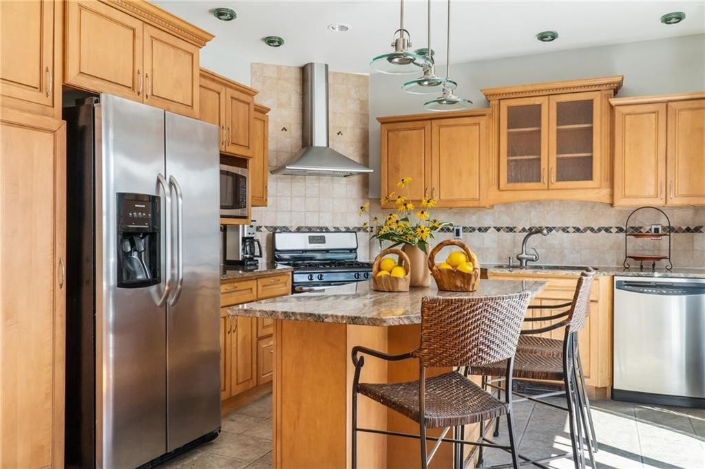 11 Crescent Road, Unit 2 Middletown, RI 02842 - Photo 13 of 31