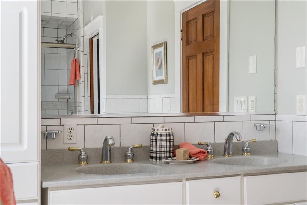 11 Crescent Road, Unit 2 Middletown, RI 02842 - Photo 18 of 31