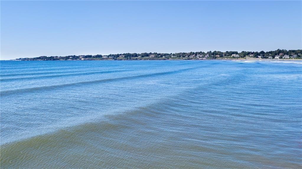 11 Crescent Road, Unit 2 Middletown, RI 02842 - Photo 4 of 31