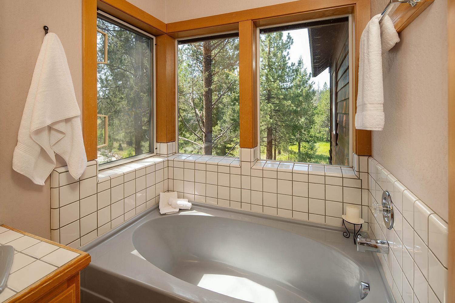 11904 Bennett Flat Road Truckee, CA 96161 - Photo 16 of 21 a bathroom with a bathtub and window