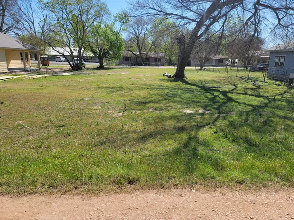 $49,900 | 302 A Lee Street, Smithville, TX 78957
