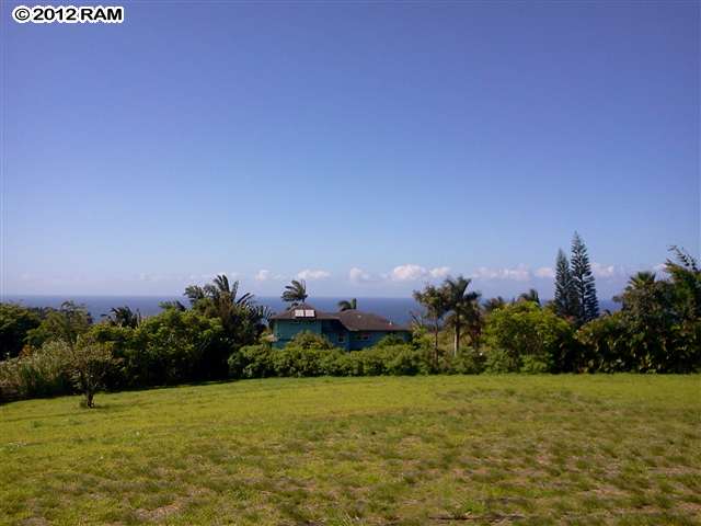 Off North Holokai Road, Unit 4B Haiku, HI 96708 - Photo 3 of 8 a view of a garden