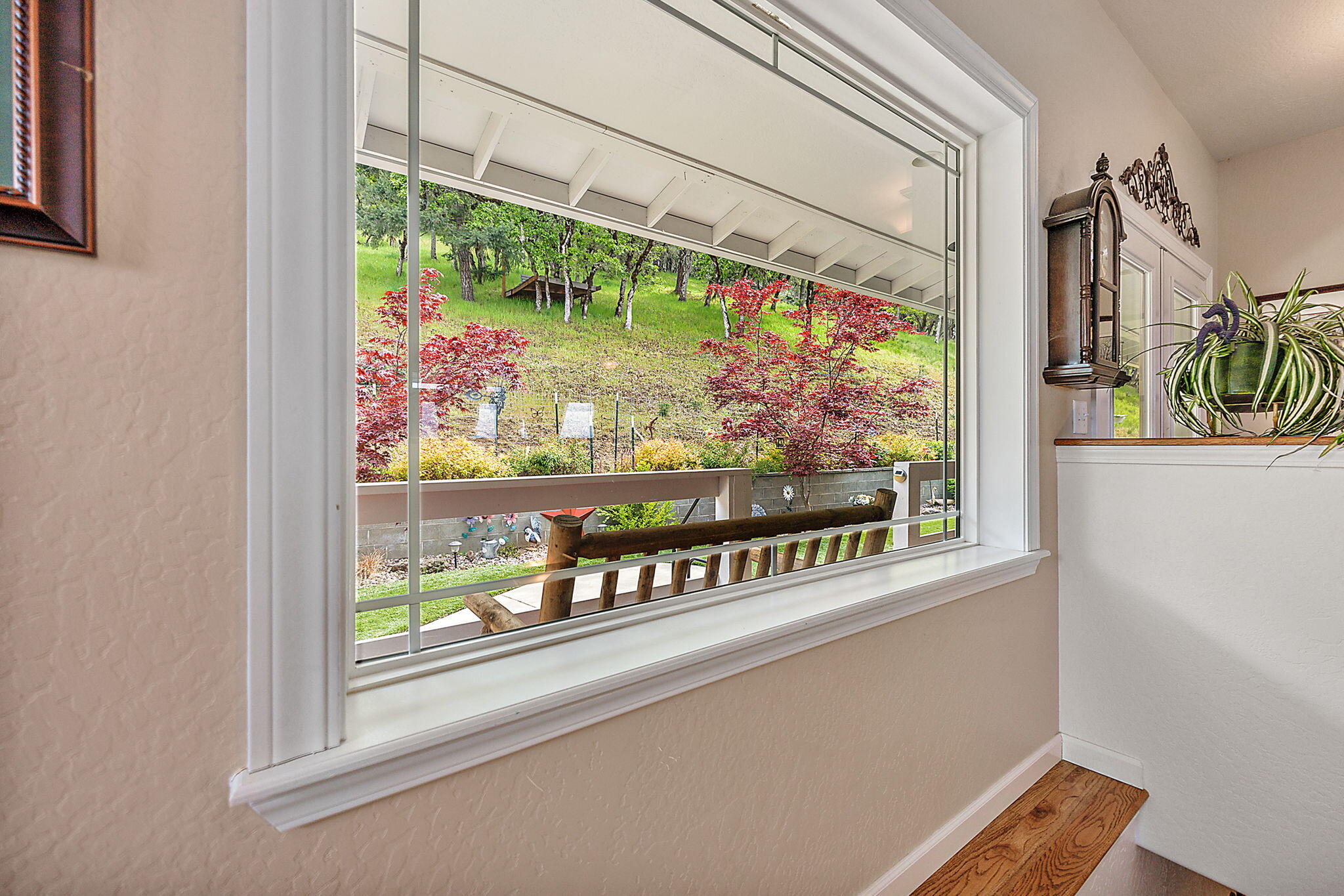 1011 Wren Ridge Drive Eagle Point, OR 97524 - Photo 66 of 89 Front Window above Stairway