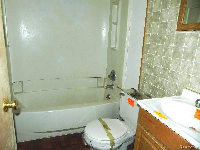 261-879477_Bathroom.jpg