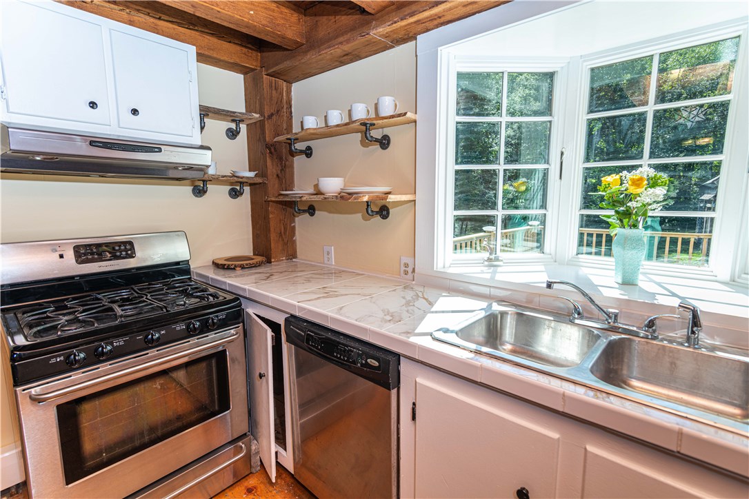 459 Tillinghast Road East Greenwich, RI 02818 - Photo 22 of 28