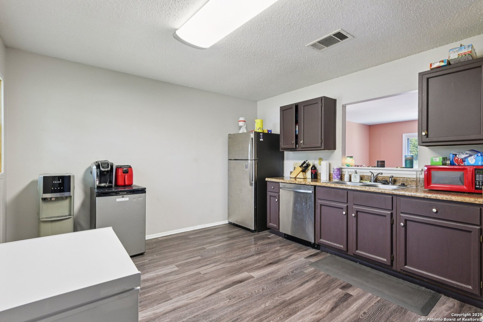 113 Friendswood Path Universal City, TX 78148 - Photo 17 of 40 a kitchen with a refrigerator and a microwave
