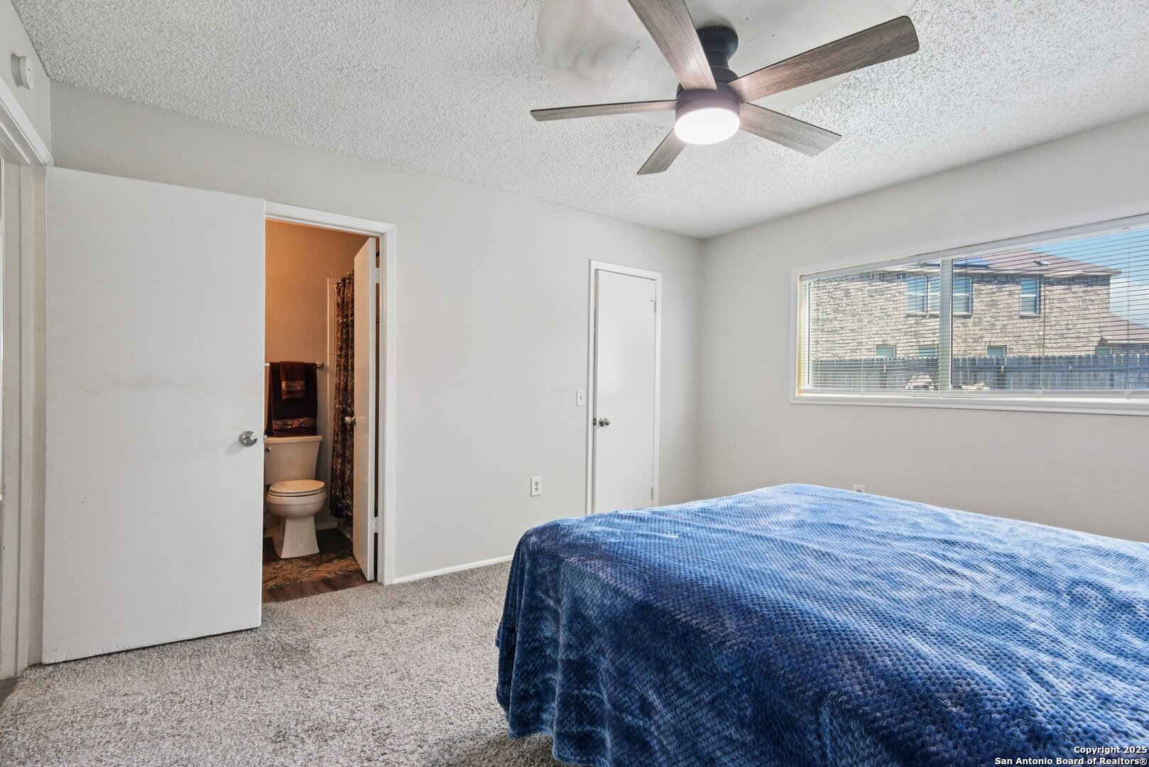 113 Friendswood Path Universal City, TX 78148 - Photo 24 of 40 a bedroom with a bed and a window