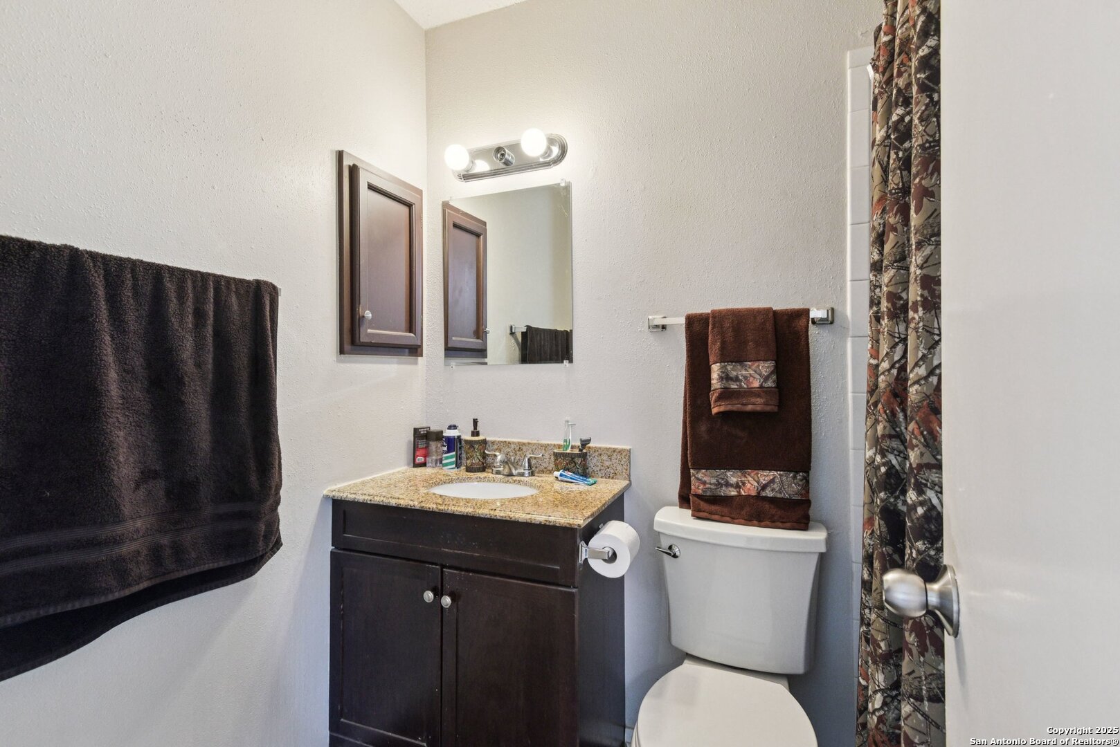 113 Friendswood Path Universal City, TX 78148 - Photo 27 of 40 a bathroom with a toilet sink and mirror