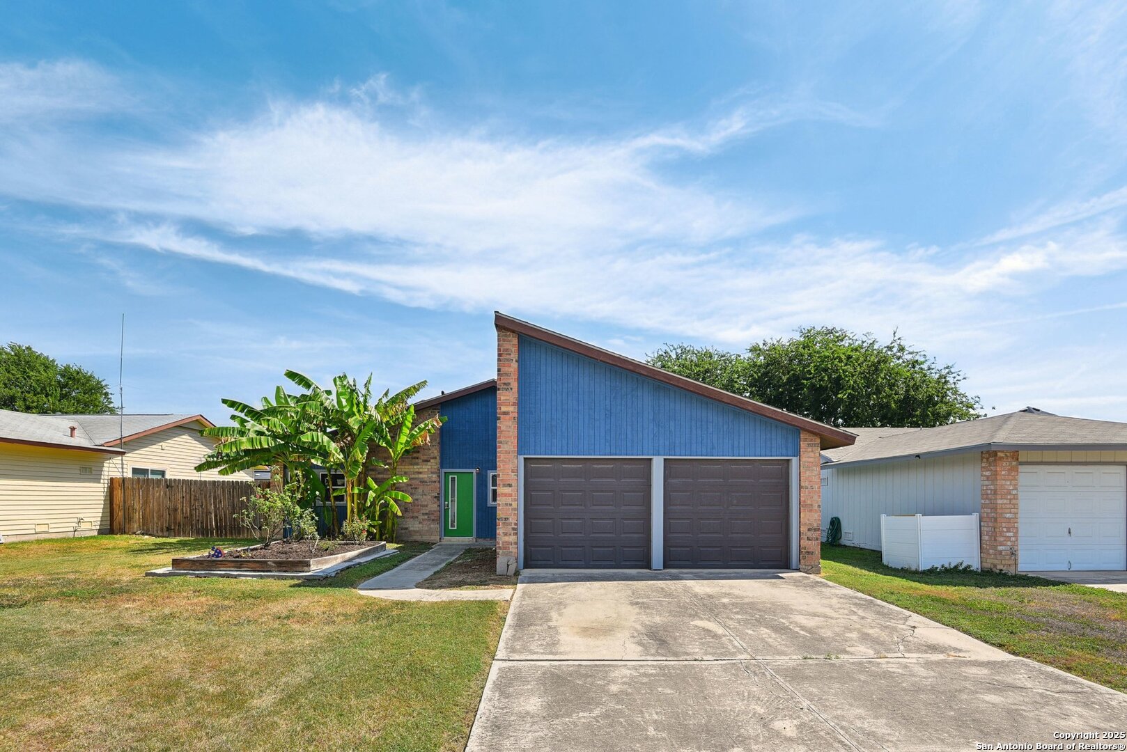 113 Friendswood Path Universal City, TX 78148 - Photo 3 of 40 a front view of house with yard and trees in the background