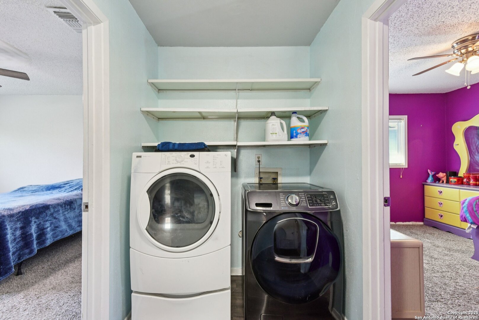 113 Friendswood Path Universal City, TX 78148 - Photo 35 of 40 a utility room with dryer and washer