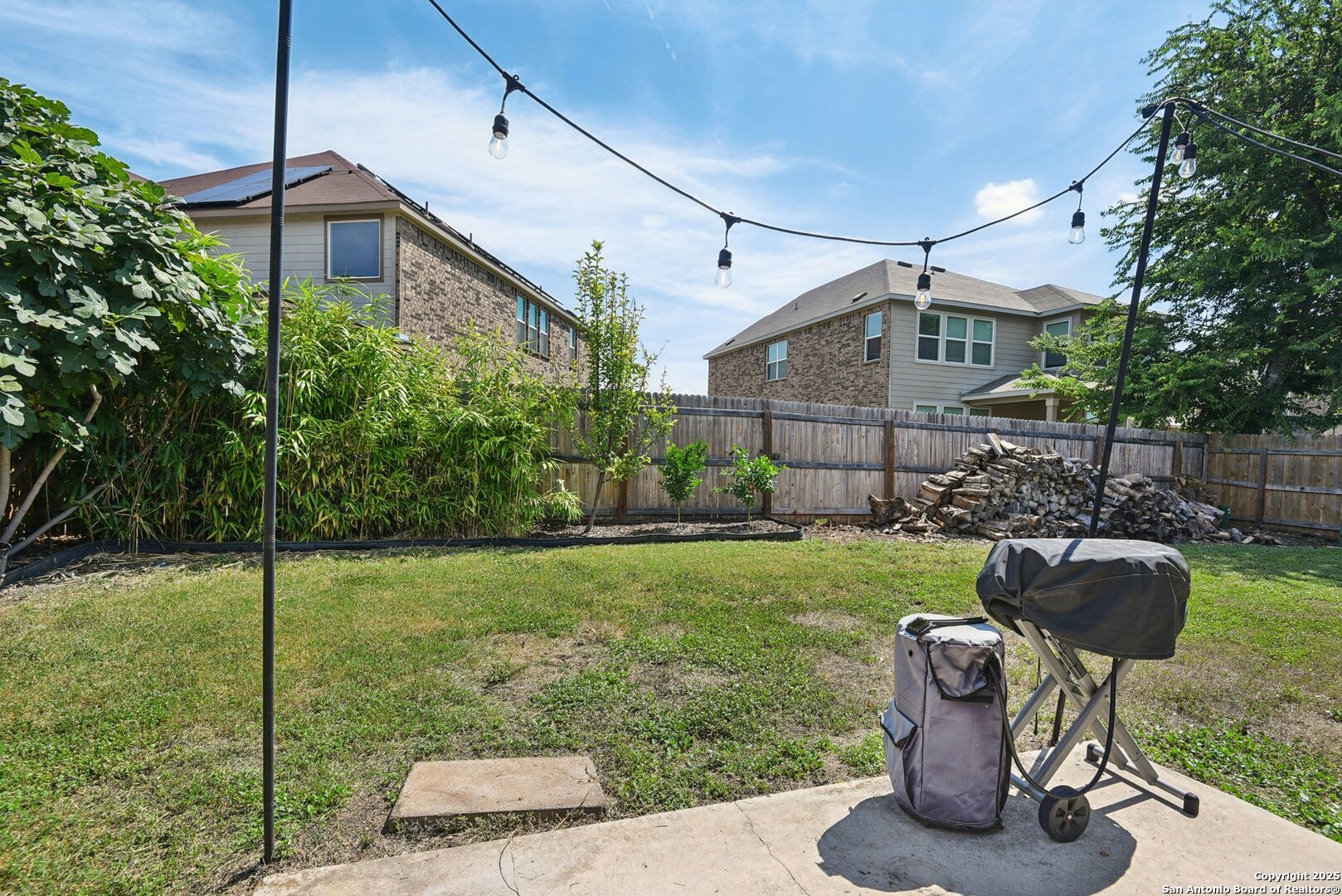 113 Friendswood Path Universal City, TX 78148 - Photo 37 of 40 a view of a patio in backyard
