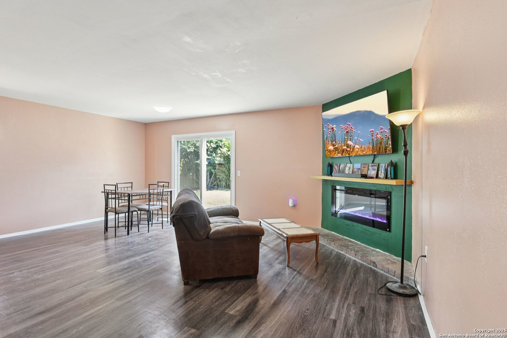 113 Friendswood Path Universal City, TX 78148 - Photo 5 of 40 a living room with furniture and a wooden floor
