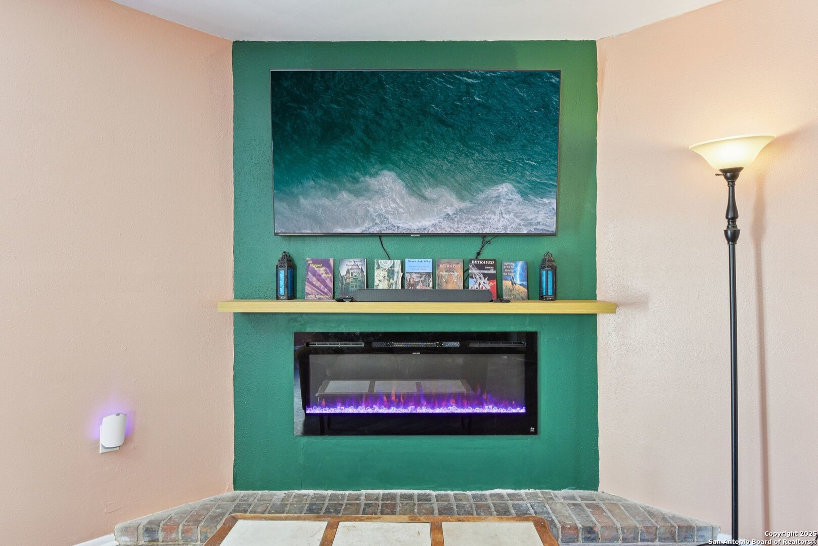 113 Friendswood Path Universal City, TX 78148 - Photo 9 of 40 a picture of a bench in a room