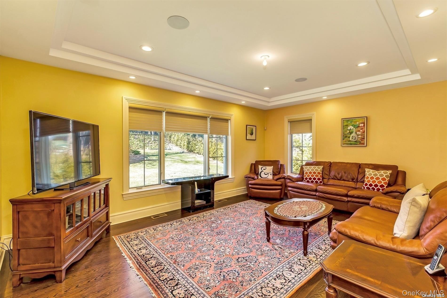 26 Spring Lane Great Neck, NY 11024 - Photo 9 of 20