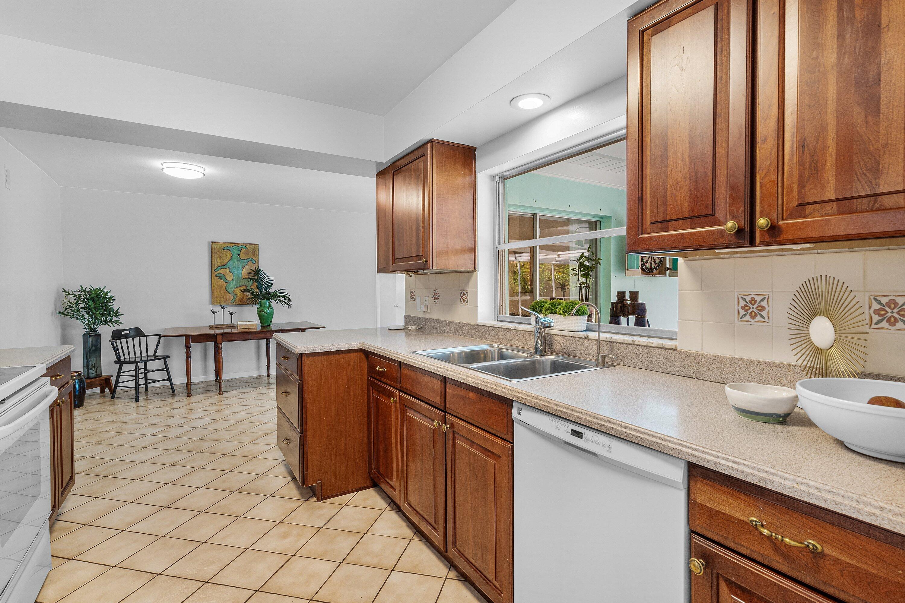 200 Northwest 11th Avenue Boca Raton, FL 33486 - Photo 11 of 32 Kitchen