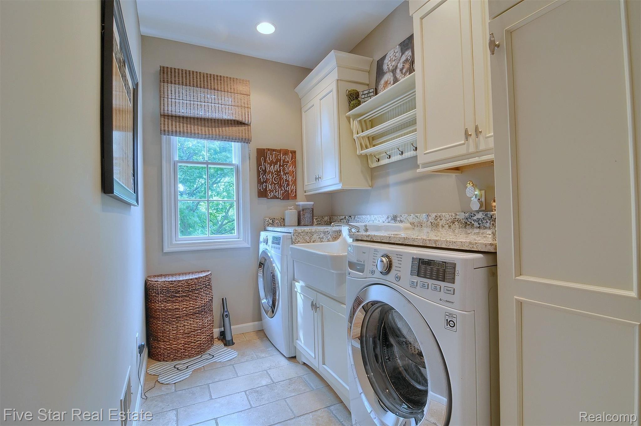 720 Loggers Circle Rochester, MI 48307 - Photo 25 of 63 25-Laundry Room.jpg