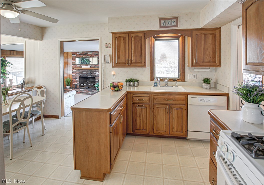 9720 Reichert Road Parma, OH 44130 - Photo 2 of 35